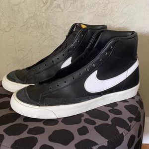 Nike blazers mid 77’ vintage size 9